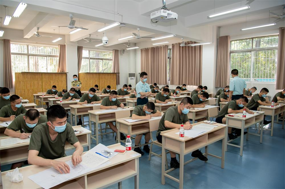 火箭军2022年大学毕业生士兵提干考试,上千名考生走进考场