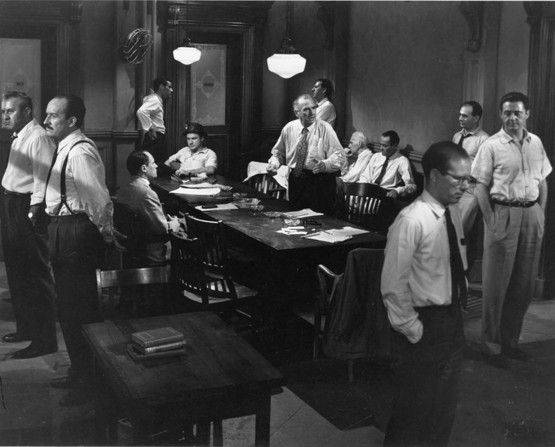 为什么19天拍完的《十二怒汉》，被翻拍了65年依旧超越不了57版？