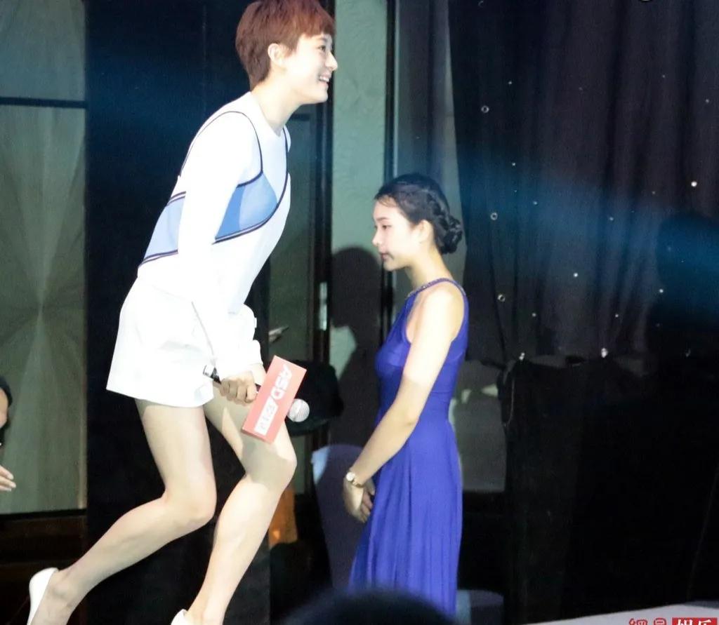 女明星牛仔短裤吴宣仪孙俪杨幂，感觉还是杨幂的腿最好看