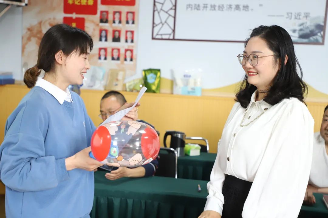 煎茶小学绿荫讲堂第二组举办“读经典，扬初心”绿荫讲堂读书会