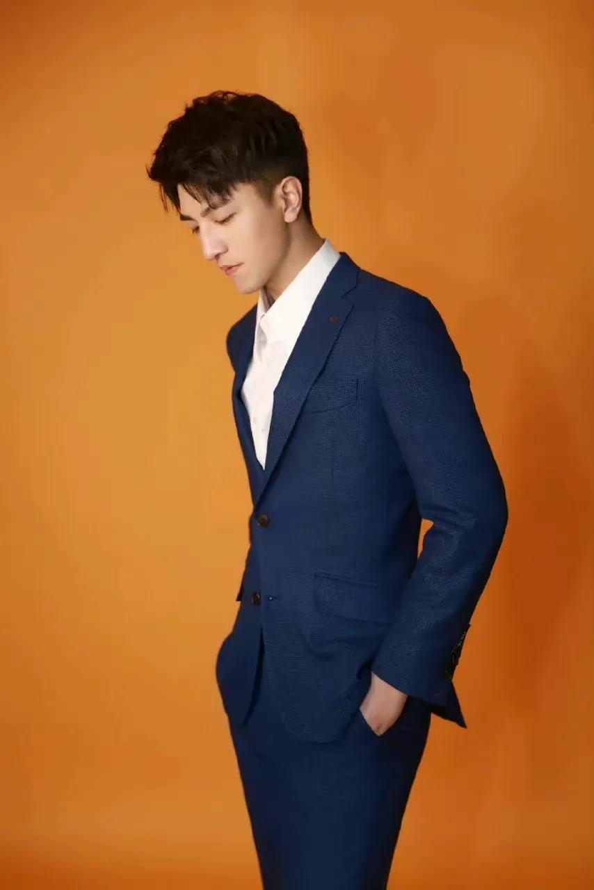 古装丑男？不，现代美男