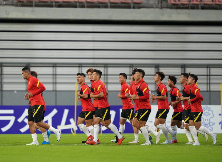 中国与日本足球比赛时间2022(今晚！CCTV5直播国足VS日本男足，少输当赢？或继续派出防守阵容)