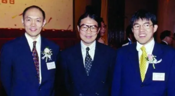 霍震霆三兄弟为家产，打十几年官司，霍启刚两兄弟却一起看演唱会