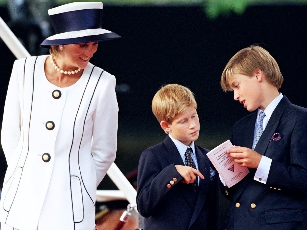 2017年威廉王子承认：即使婚外情被曝光，母亲仍是他最想保护的人