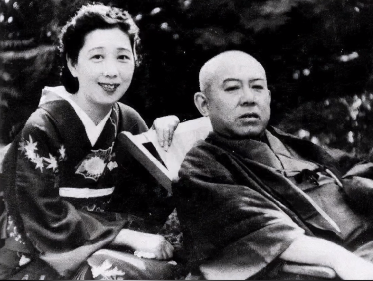 日本99岁尼姑，喝酒吃肉，一生风流，成为偶像觉得愧对中国