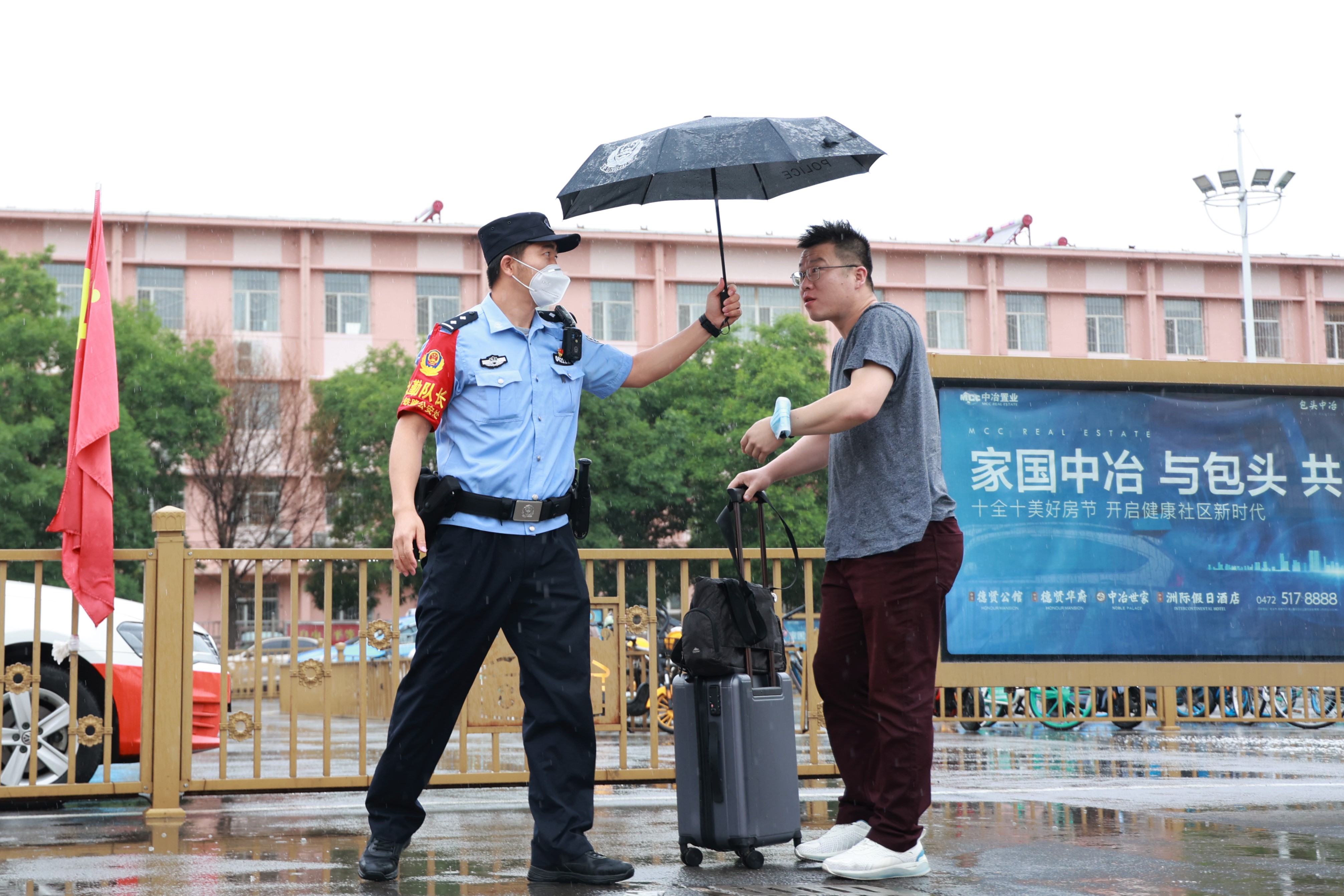 包头铁警服务旅客保平安