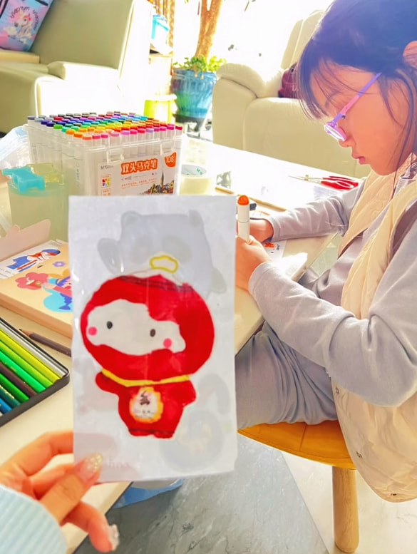 李小璐携女儿助力冬奥会，9岁甜馨手绘冰墩墩雪容融，真心灵手巧