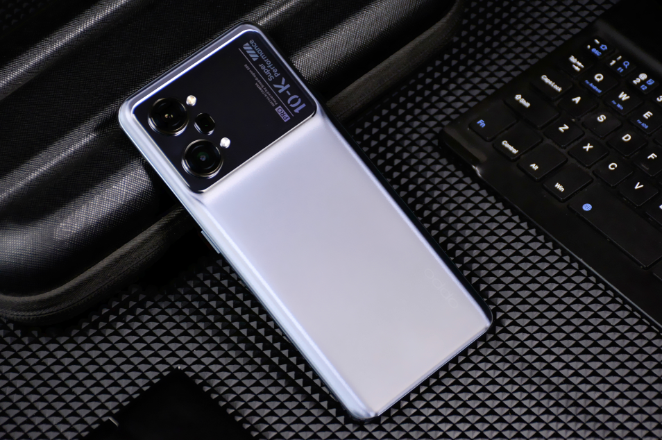 oppo和realme哪个质量更好点(买realme十大忠告)_华昕手游网