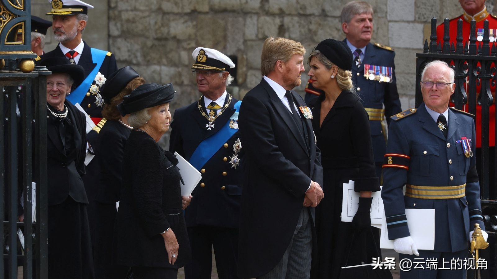 英国女王伊丽莎白二世（欧洲王室皆亲戚，他们和英女王都是什么关系，好心送葬却闹乌龙）