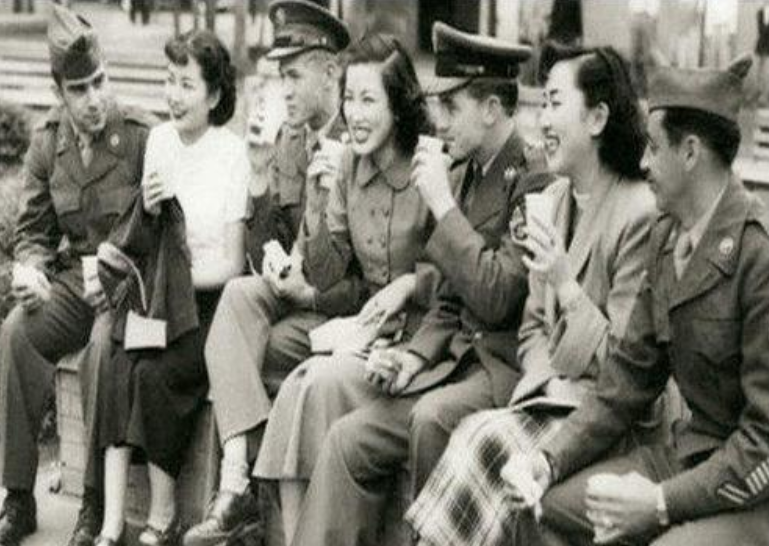 日本烟花女子74岁高龄仍站街，60年不间断拉客，却备受日本人尊重