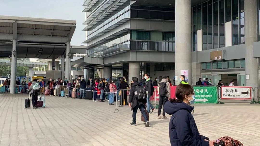 香港疫情持续，金牌配角曹永廉陷经济危机被困口岸无法北上赚钱