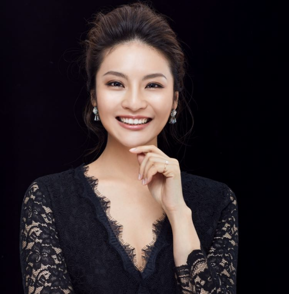 主持人孟盛楠:24岁进央视,36岁登上春晚,如今41岁仍单身未婚