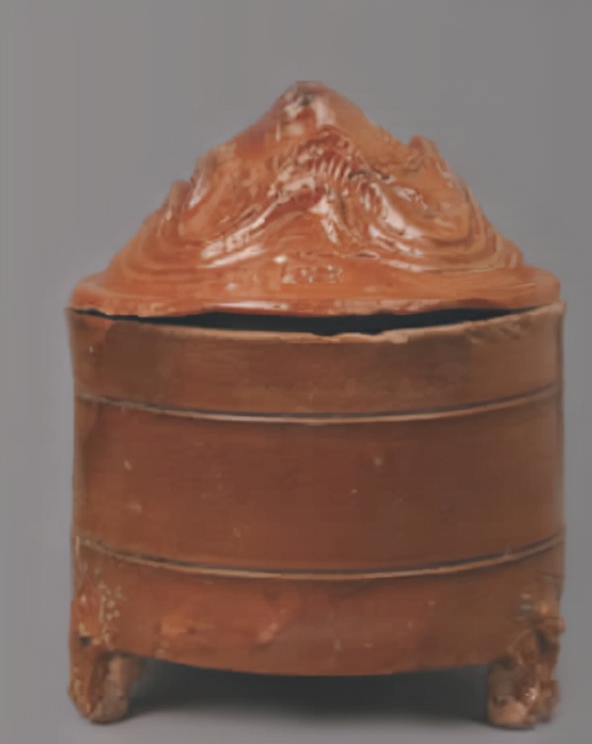 北魏建国以后,北方陶瓷进入复兴时期,这时低温铅釉陶器,在北方又继续