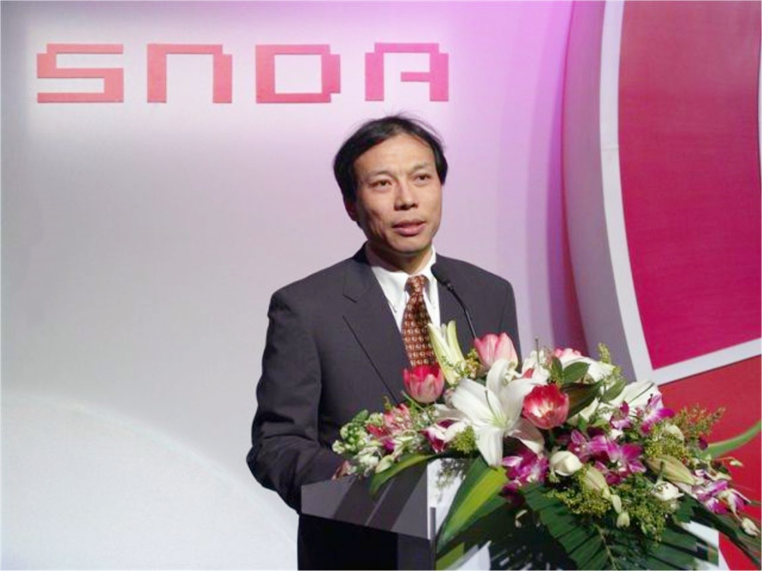 他曾是“打工皇帝”，辅佐三位首富，如今年薪仅50万