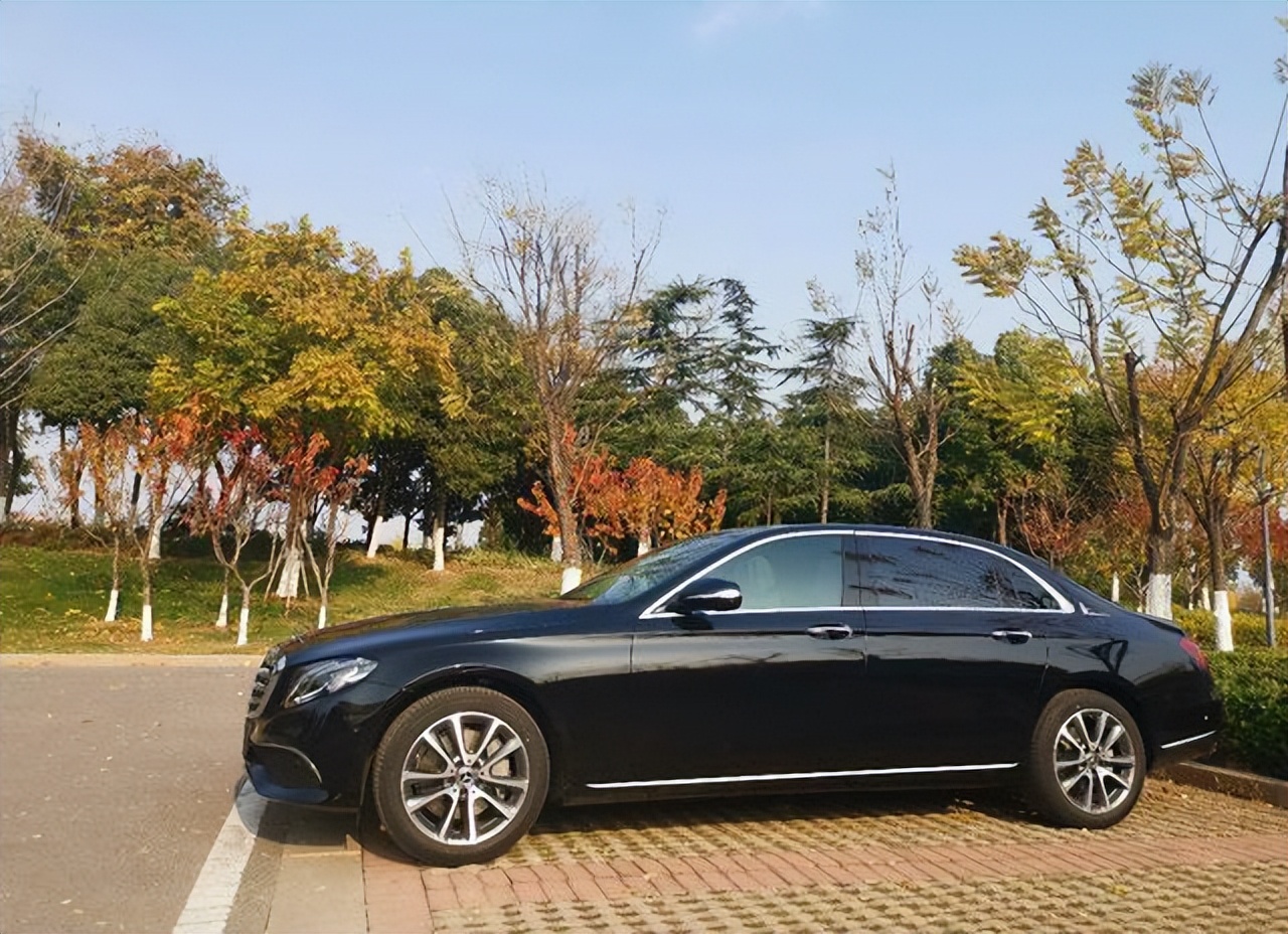 48万提了辆奔驰E300L，开了8990km，车主终于说出真实感受