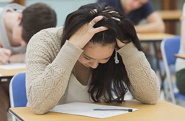 考生被清华录取，家长发朋友圈分享喜悦之情，收到的却是冷嘲热讽