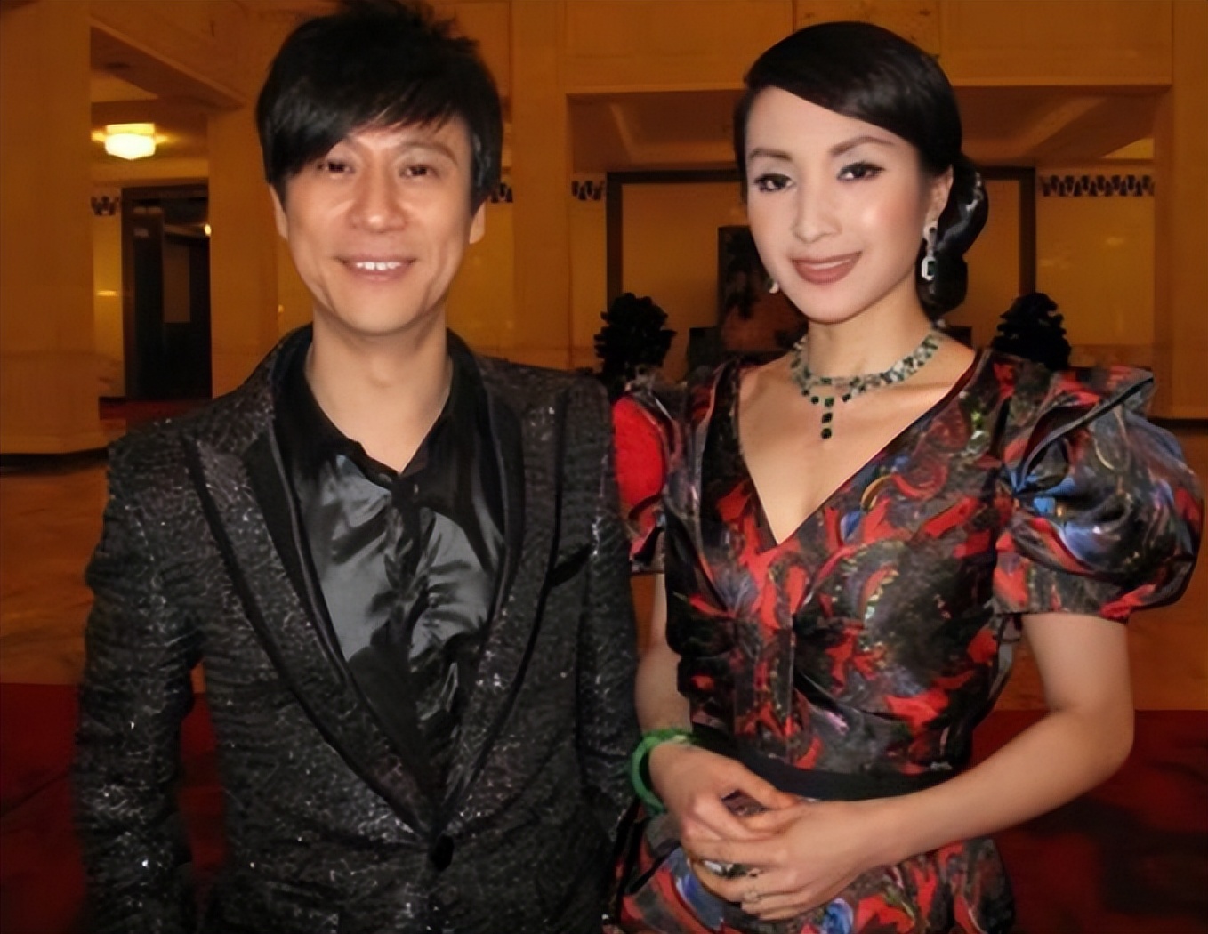 余佳恩:嫁歌手解晓东,丈夫低谷时不离不弃,如今丈夫成她的骄傲