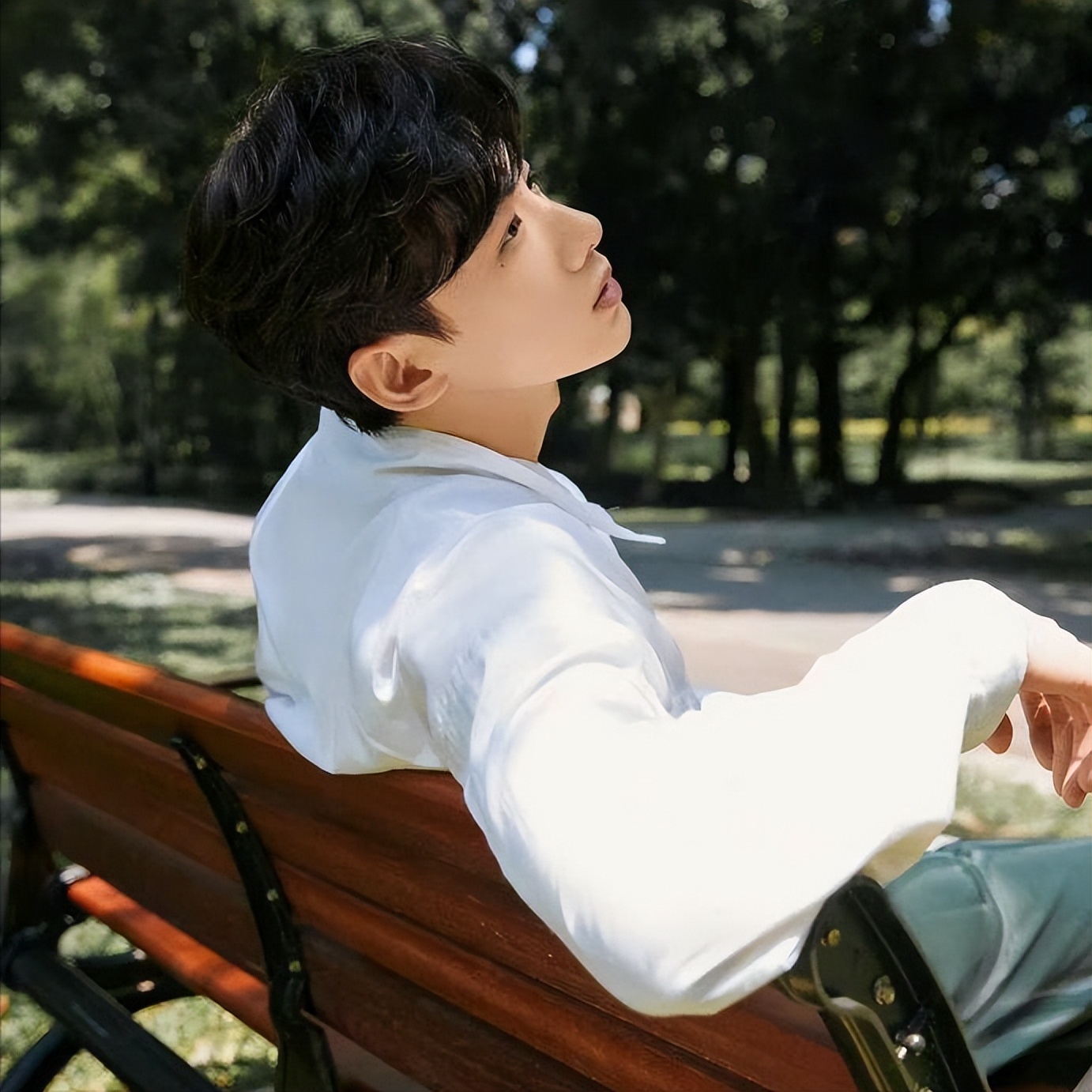 穿“白衬衫”的10位男星，个个“白衣胜雪”，气质干净