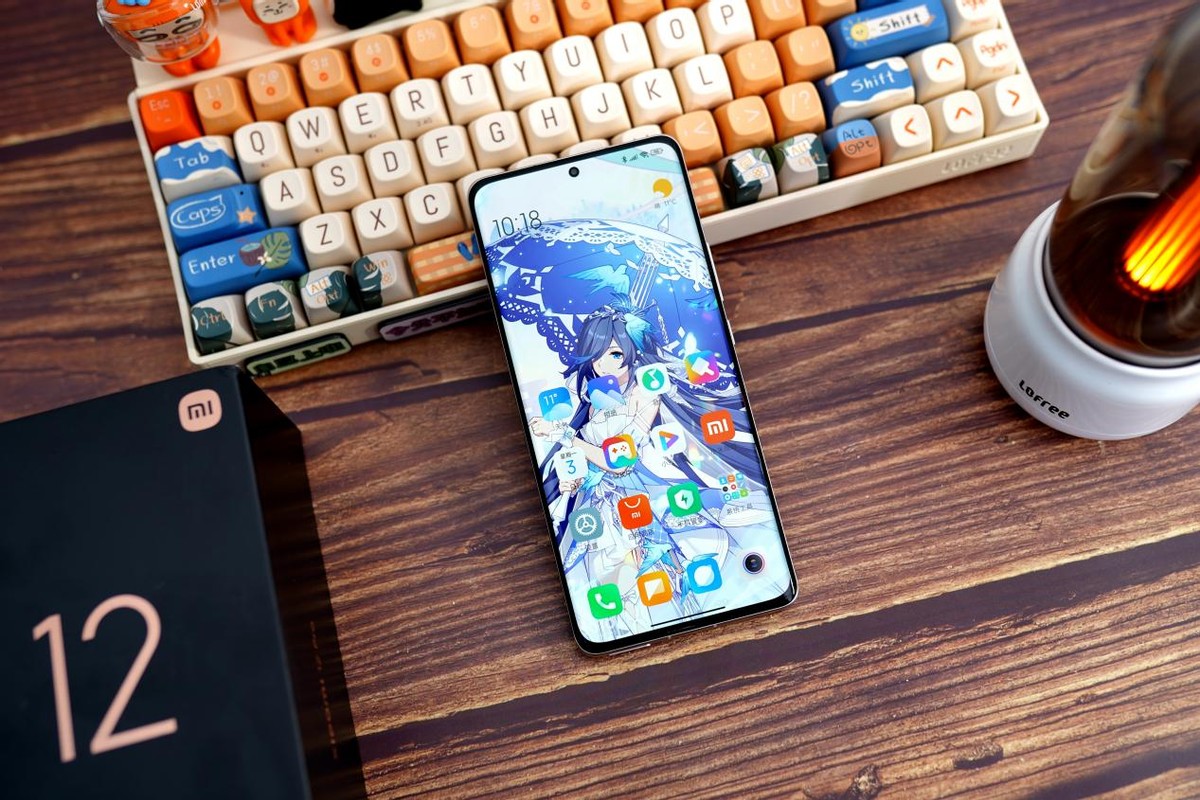 小米12 PRO: 死磕iPhone，设定温度生死线，常规操作：米粉直呼内行