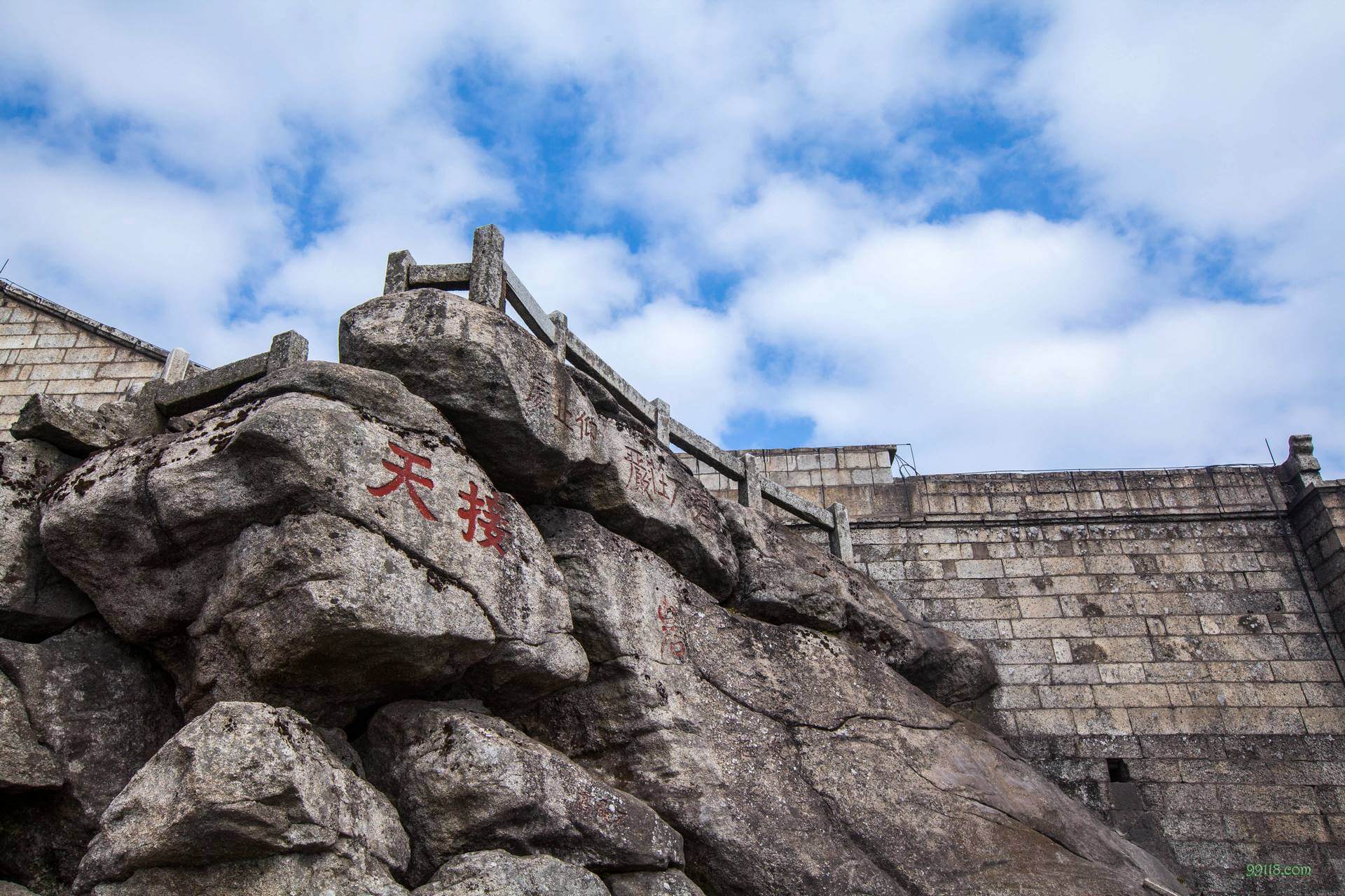 cn道教"三十六洞天,七十二福地",有四处位于衡山之中,佛祖释迦牟尼两