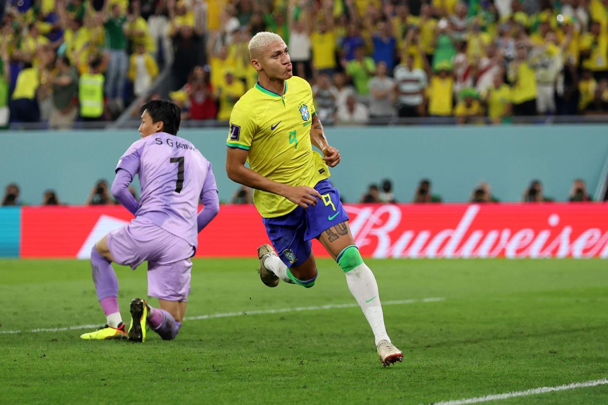 世界杯36分钟4球！巴西嗨了：海豚顶球，主帅跳舞，爆锤韩国