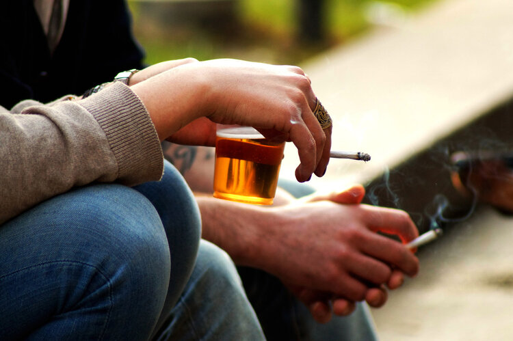 菸酒不沾，壽命更短？ 一輩子不抽煙、不喝酒的人，能活得更久嗎？