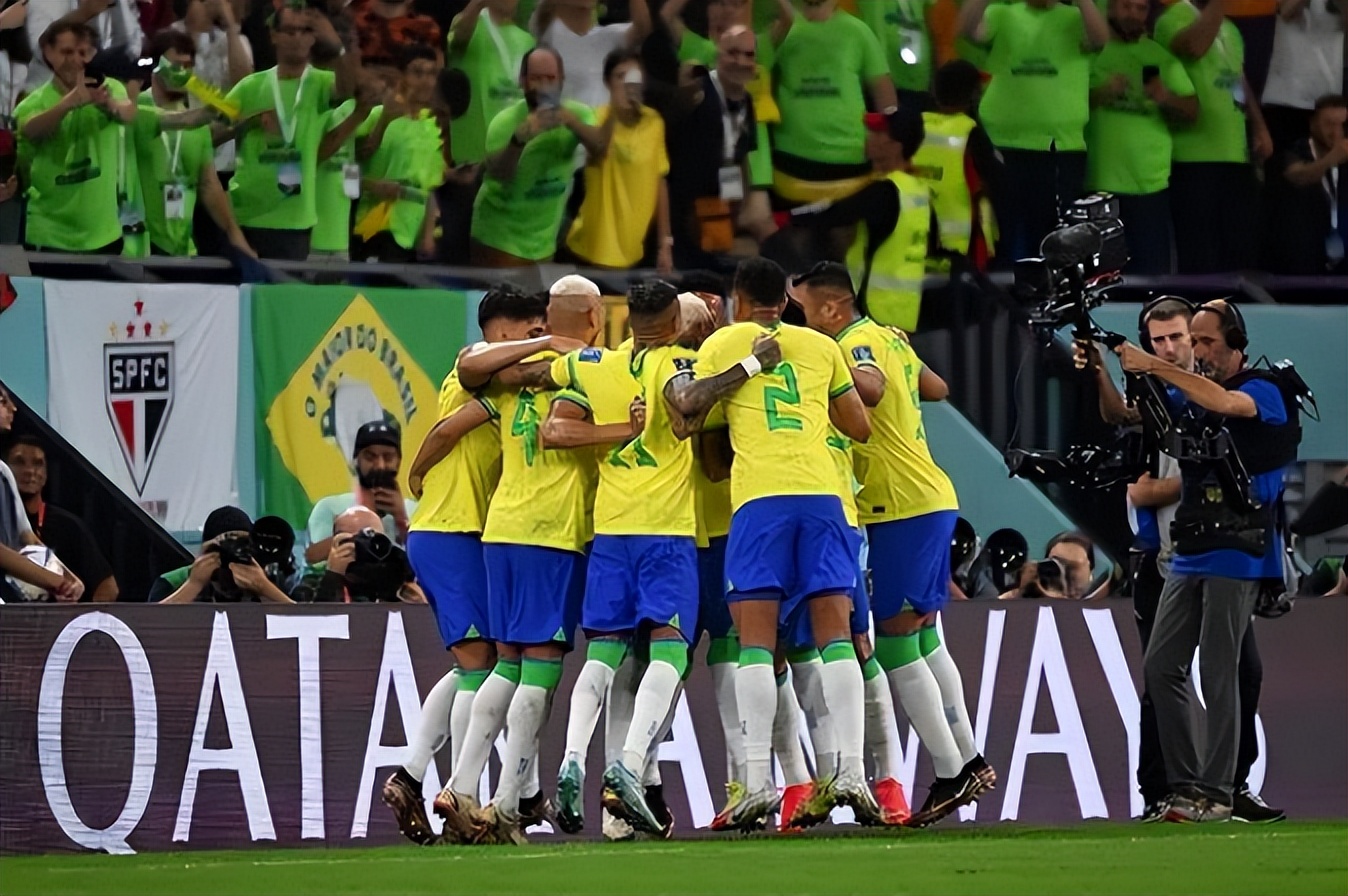 02年日韩世界杯对韩国影响（一场1-4打破韩国队美梦！02年黑马现出原形：5次参赛3次小组出局）