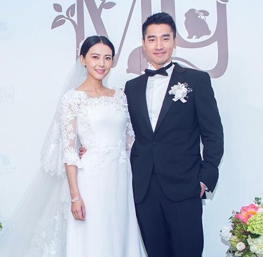 6位“清纯欲女”的劲爆情史：有人8段感情4次婚姻，有人当街热吻