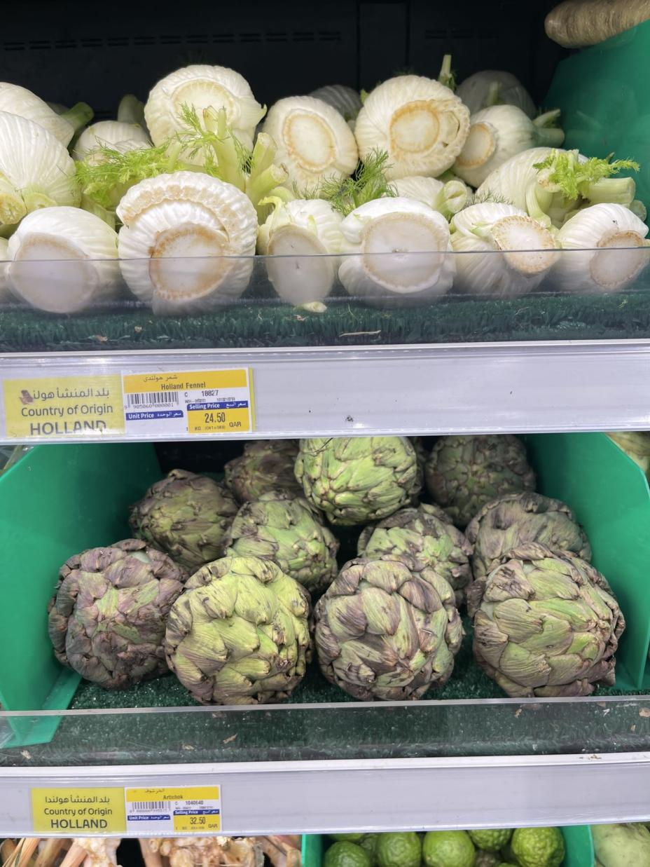 没有人知道他们的工资是多少（我在人均土豪的卡塔尔打工，底薪不到7000：这里还是看国籍给钱的）