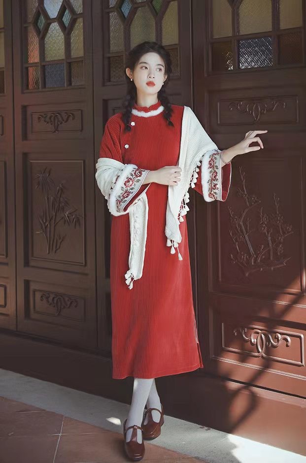 说实话，不管年纪多大，都要穿旗袍，有大气的知性，发挥东方的魅力。