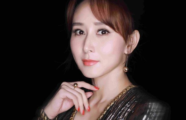 胡静中国内地影视女演员,毕业于中央戏剧学院.