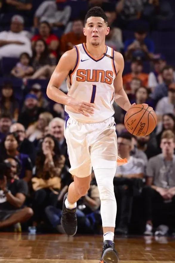 nba1号球衣的有哪些人(nba穿1号球衣的最强球星是谁)