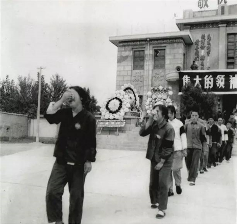 1976年毛主席逝世，毛岸青未能送葬，毛新宇：父亲一直很想念爷爷