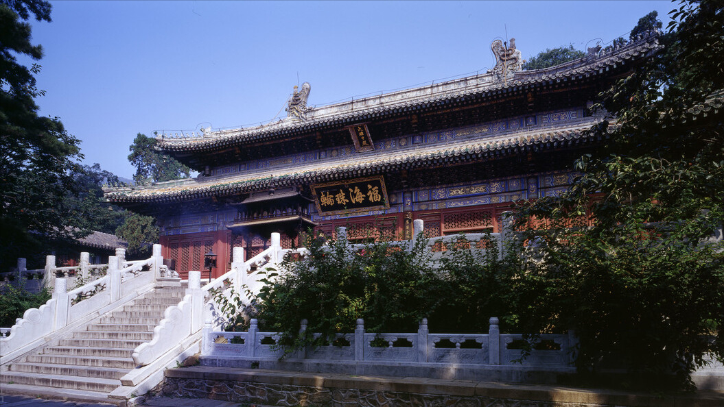 盘点全国10大求财最灵的寺庙，前仨歪果仁都喊真香，争着上头香