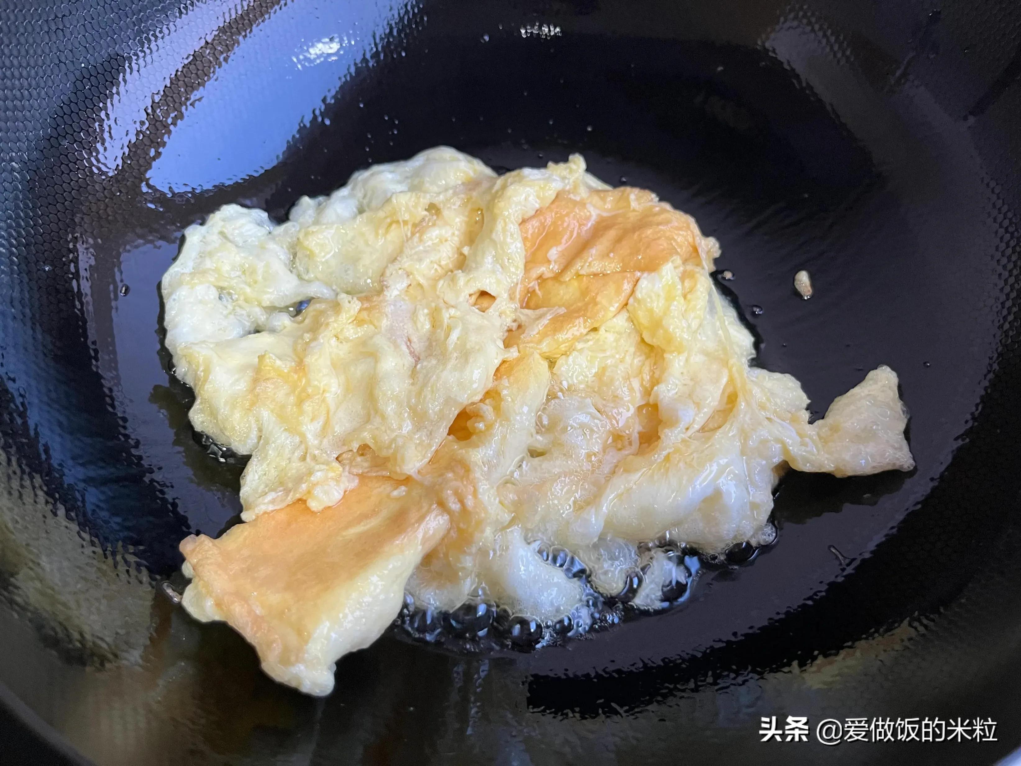 贝壳肉怎么炒才好吃（扇贝肉这么炒味道鲜美不腥气）