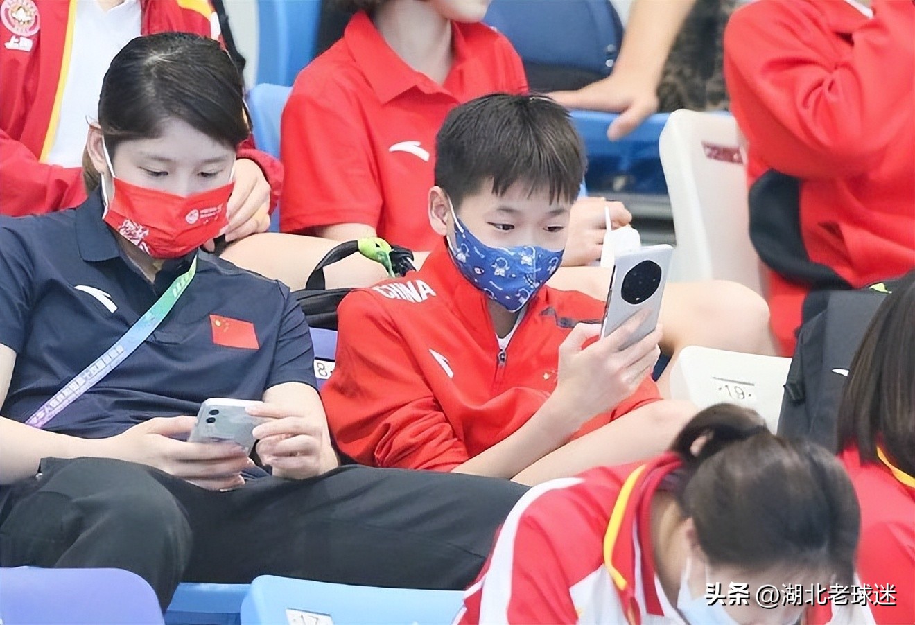 日本电竞选手(比全红婵小多了！日本2名12岁选手参加高难度比赛，明年要来杭州)