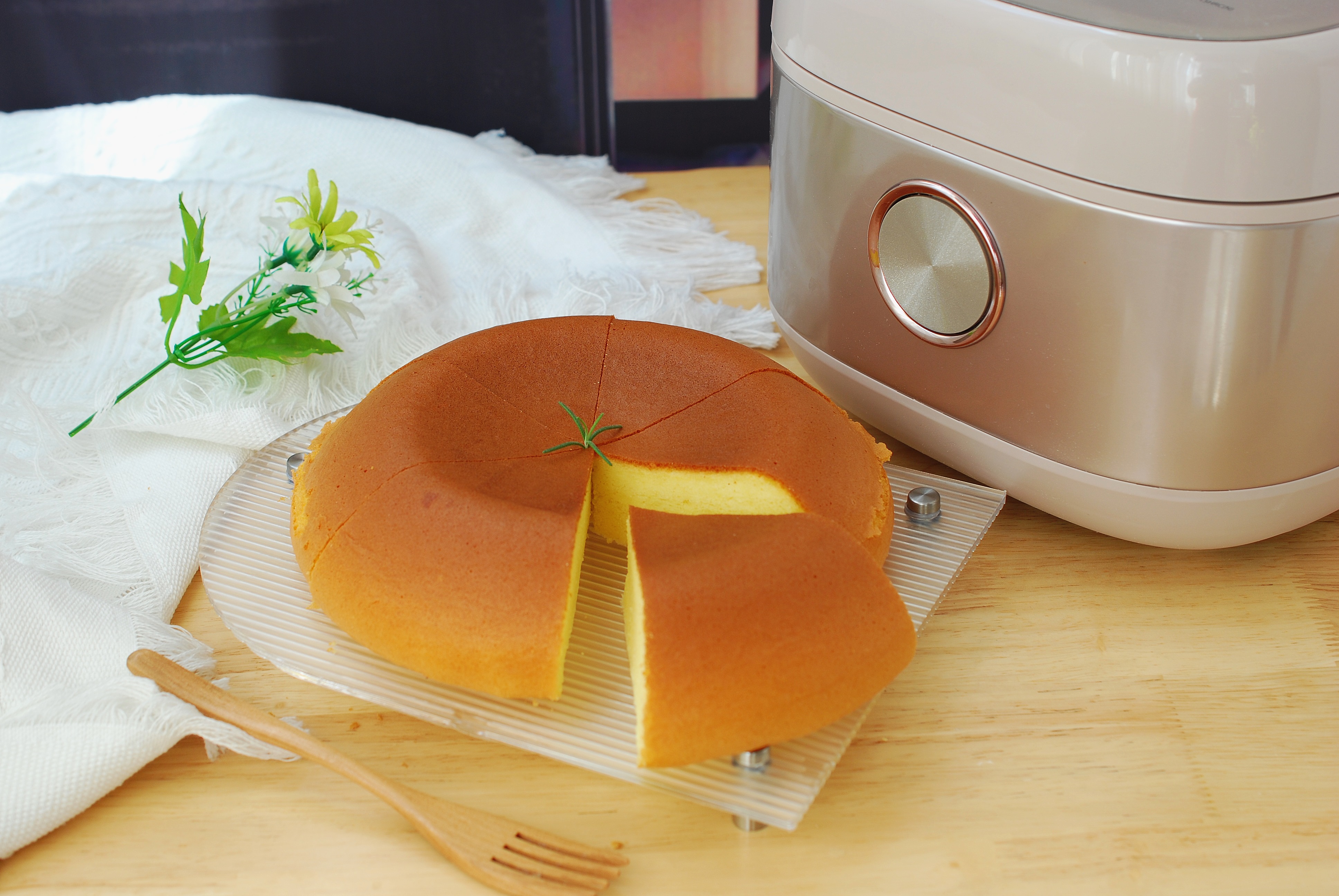 面粉做蛋糕电饭锅（蓬松柔软一次就成功的电饭煲蛋糕做法）