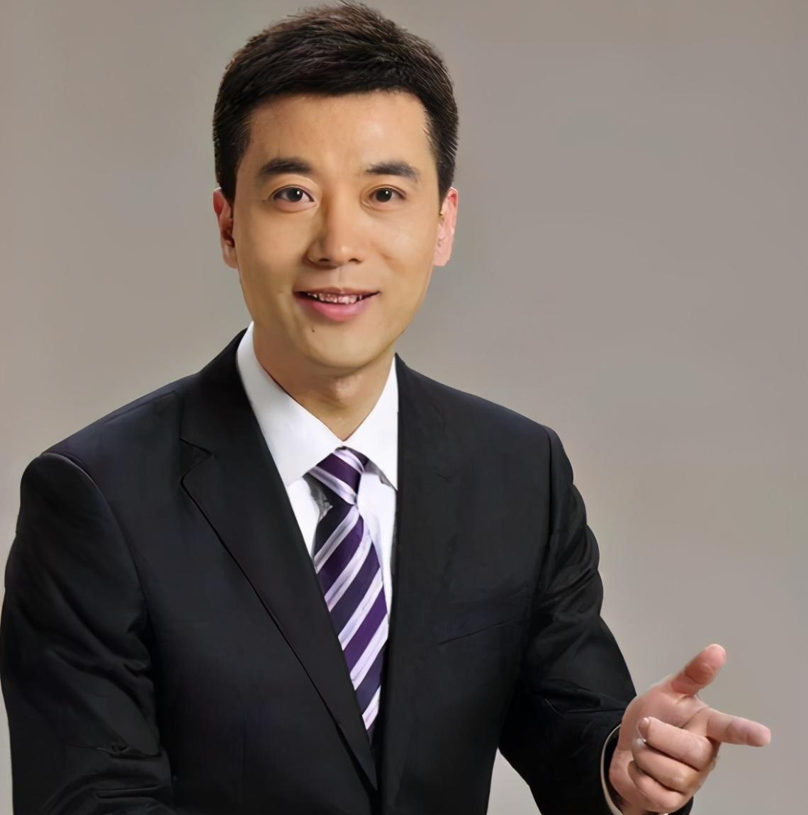 初次主持《新闻联播》郭志坚非常的紧张,但是郭志坚的首播,并没有造成