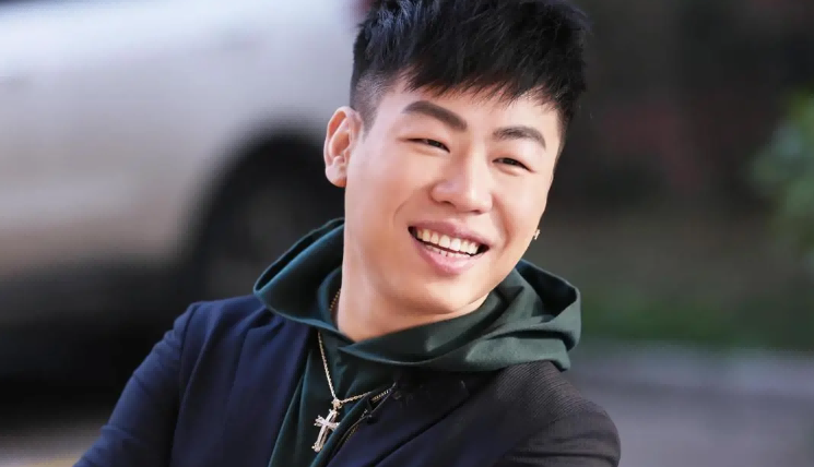 明明有1米8的大高个，但看起来很“矮”的12位男星，个个让人意外