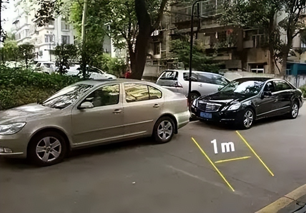 倒車時怎么判斷距離？老司機教你幾招