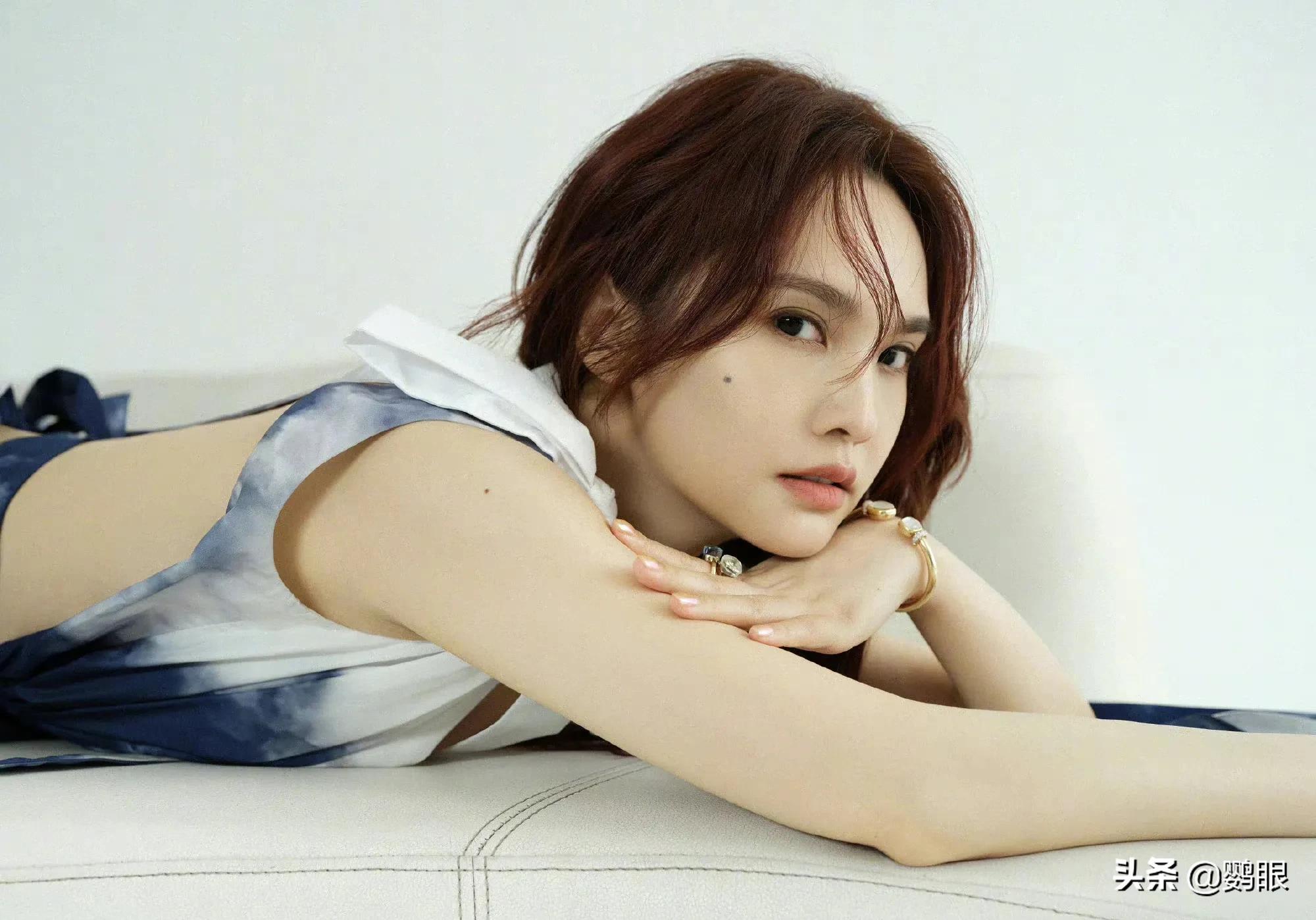 杨丞琳最新瑞丽写真，天空十分美，人更美