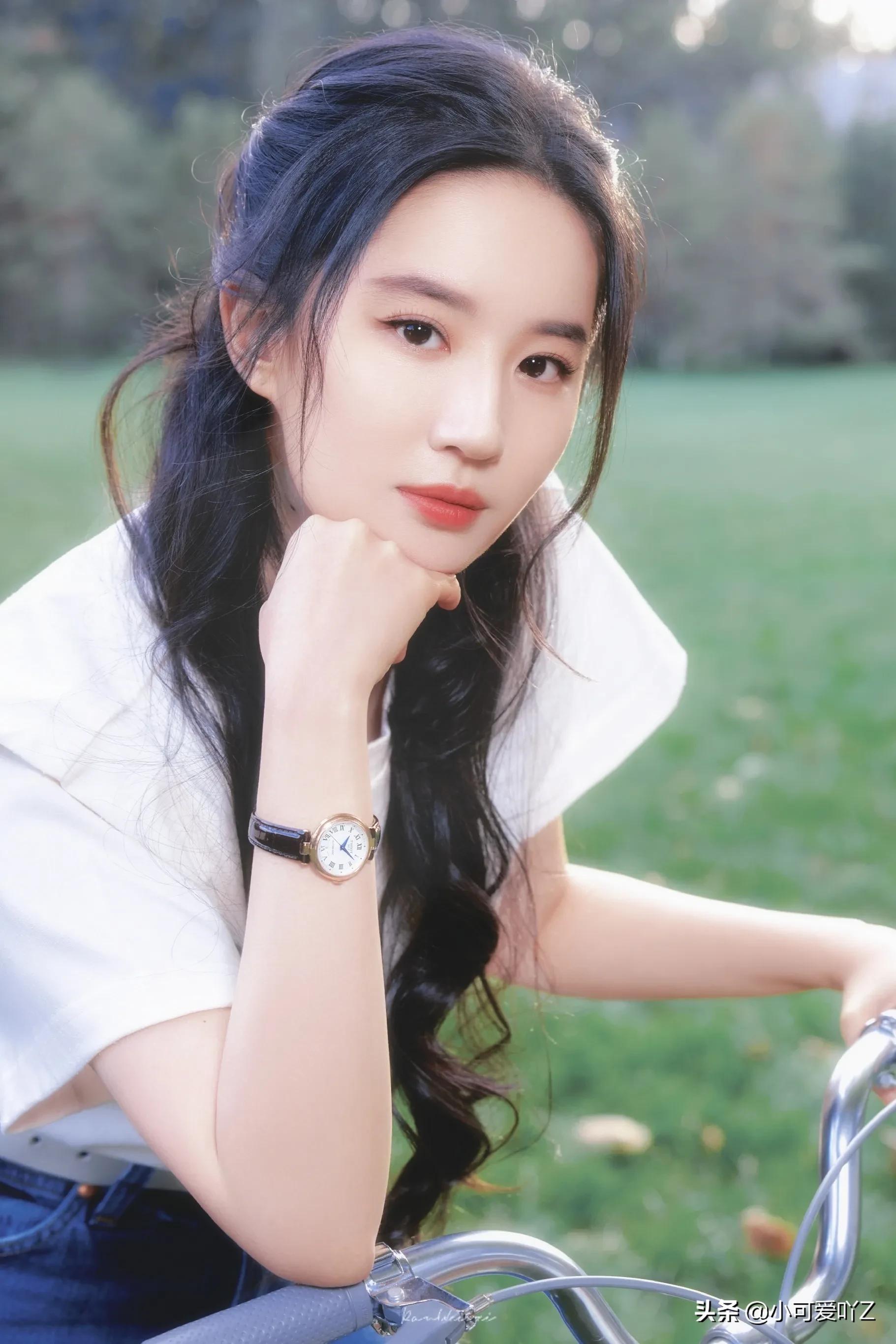 刘亦菲，文静自然，甜美温柔