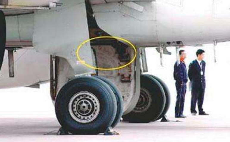 17年前，14岁湖南男孩扒飞机在万米高空飞行1.5小时，后来怎样了