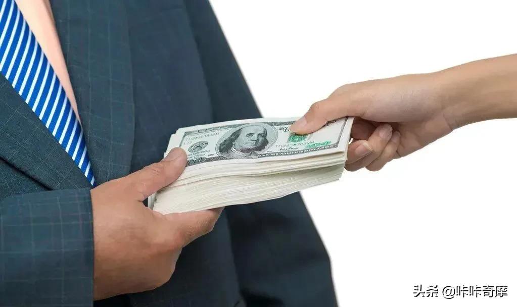 公路巨贪卢万里落马记：三年敛财近6千万，自称是人格分裂的人