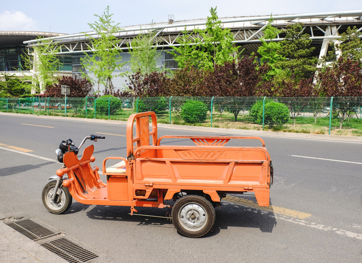 三輪車既然屬於機動車,能走機動車道嗎?現在有答案了