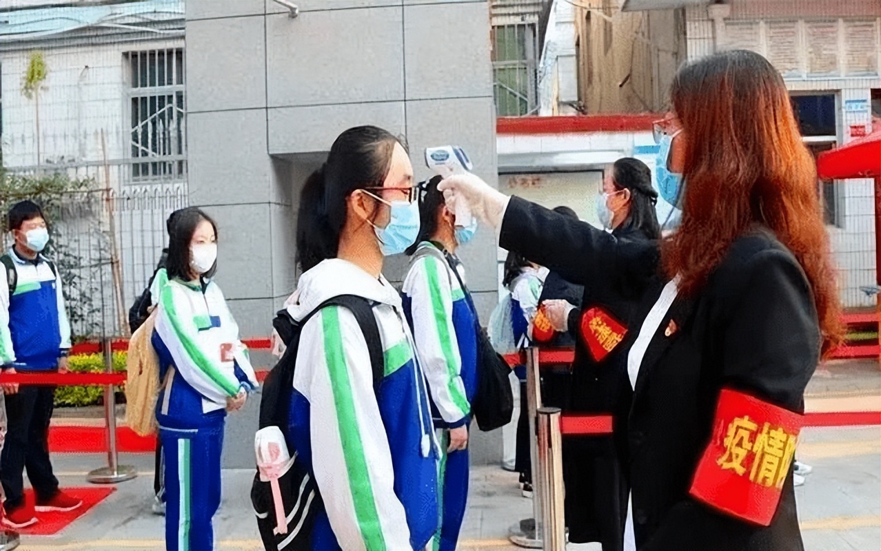 全国多地中小学停课，高考是否会推迟？高中班主任给出预测