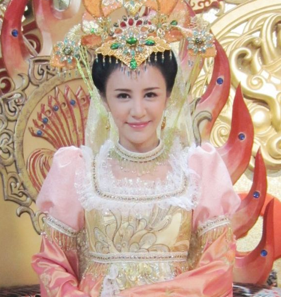 女星“生图”藏不住，颜值崩塌，戚薇躺枪，还不如早年漂亮，真惨