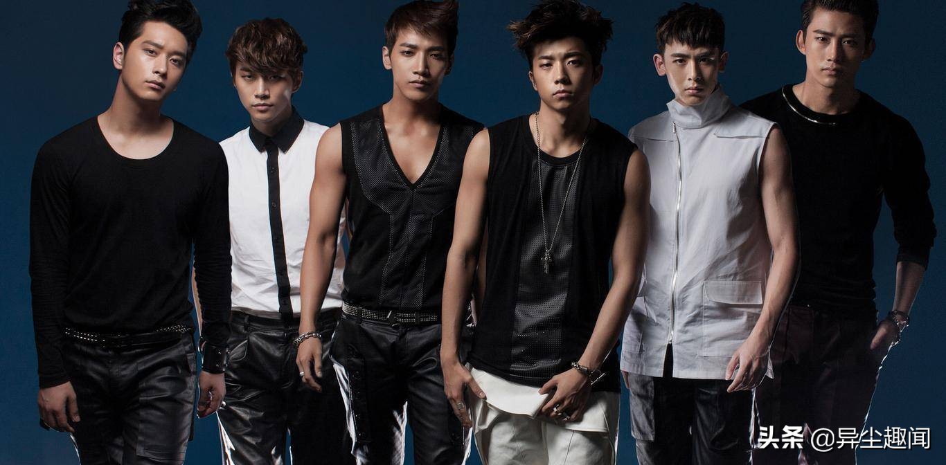 2pm尼坤当年小奶狗肌肉外表人气超高33岁近况却变黝黑胡渣大叔