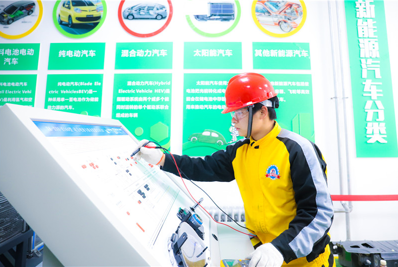 新能源汽车维修人才短缺，现在学习，先人一步