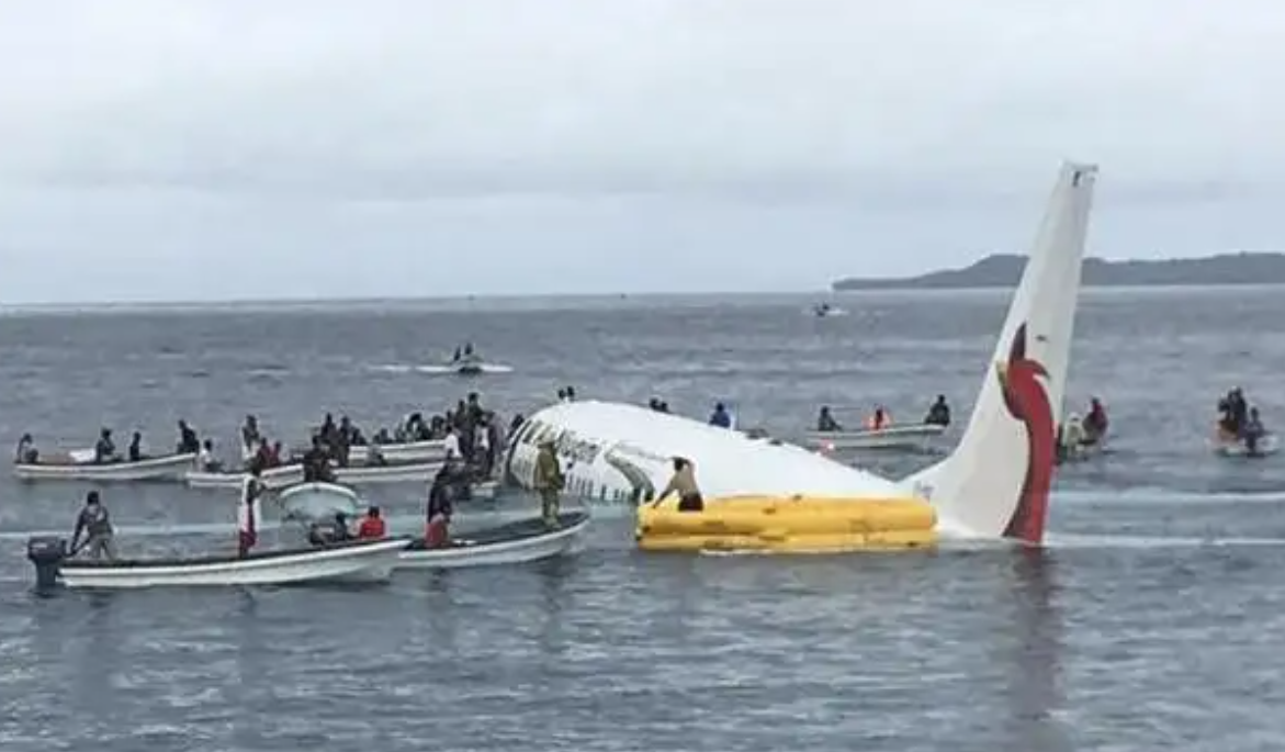 大连“五七空难”：103名乘客和9名机组人员全部遇难，无一人生还